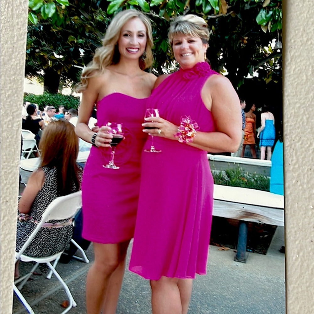 Open back, sleeveless Fuchsia color chiffon dress. Worn once. Sz 16 fits like 14